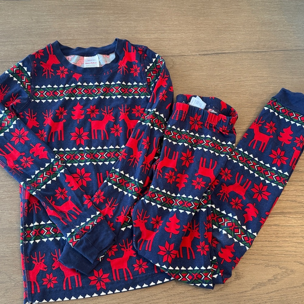 Hanna Soft, Long/Long Unisex Dear Deer Holiday Pajamas
130cm/8